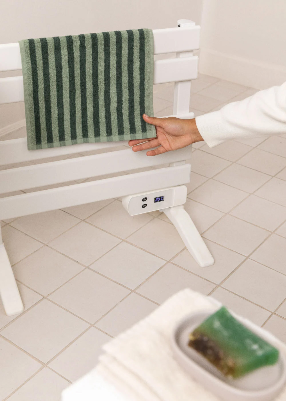 Portable 2-in-1 freestanding or wall-mounted aluminum electric towel rail.